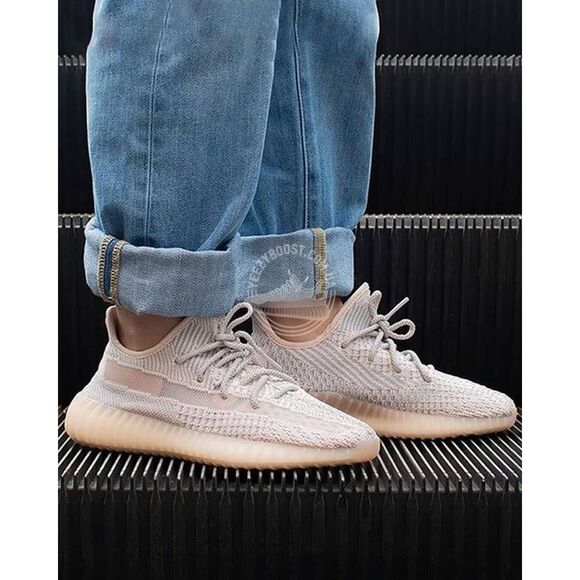 ✨Yeezy Boost 350 V2 Synth Sz 10 Sneakers✨ - Picture 1 of 16